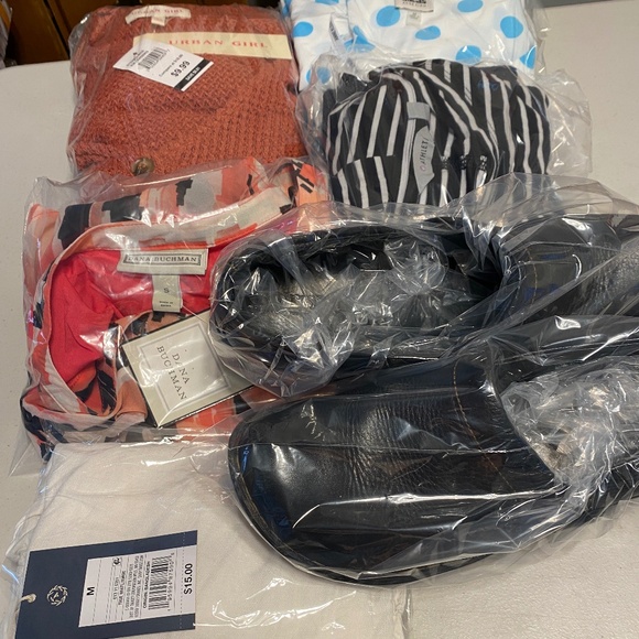 COPY - Clothing Reseller Online Selling Lot/Box of WOMEN’S Clothes - Picture 1 of 2